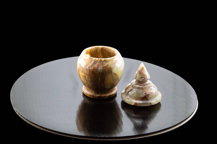 Onyx Jar Round Top Pointed Handle